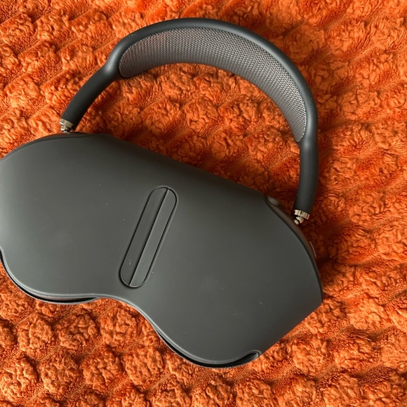 Apple AirPod Max’s - Picture 2 of 8